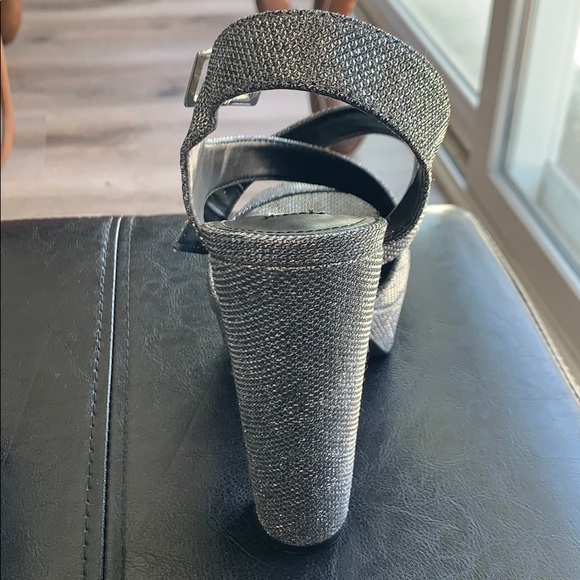 Sliver tall Steve Madden chunky heel - Picture 3 of 3